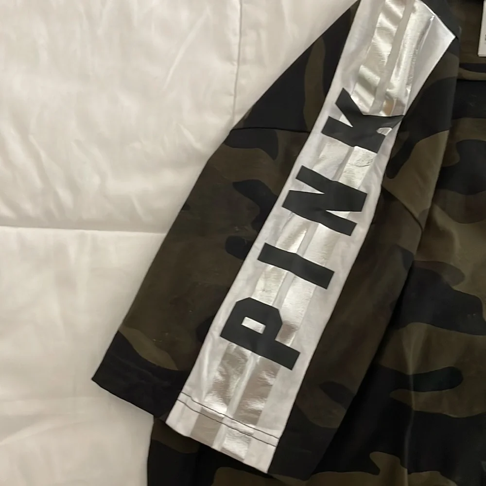 Oversized VS PINK t shirts - Picture 5 of 5